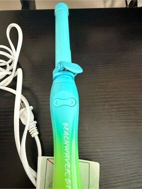 Beachwaver B1 Curling Iron in Aqua to Lime Ombre